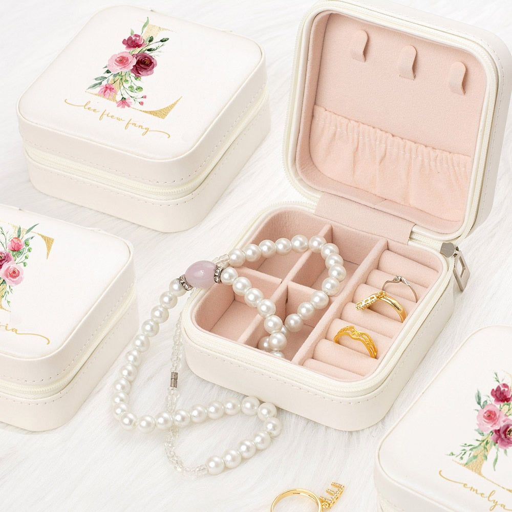 チャーミングなイニシャル名前入れジュエリーケース(革製品)