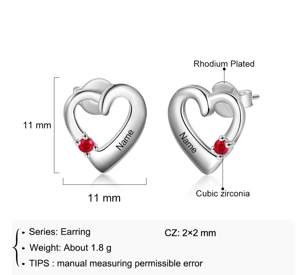 輝くキュービックジルコニア誕生石とカスタム名前刻印のハート型 イヤリング