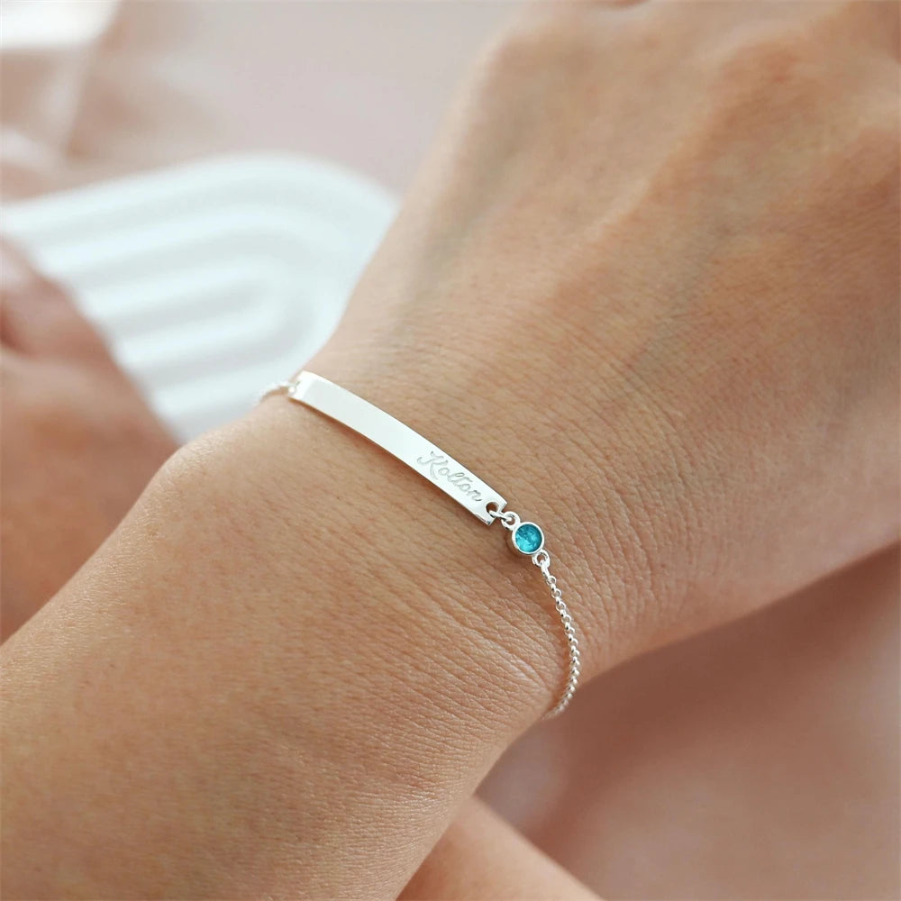 誕生石とカスタム メッセージ プレート ブレスレット