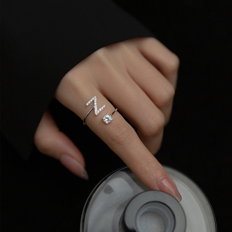 人工石装飾 A to Z イニシャル入り オープンリング 指輪（２） – World 